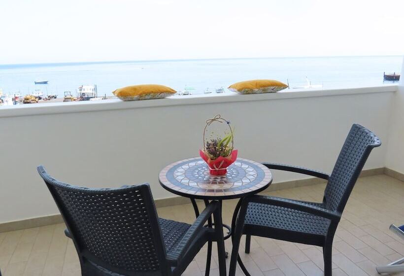 اتاق لوکس چهار تخته, Ossidiana Stromboli Center