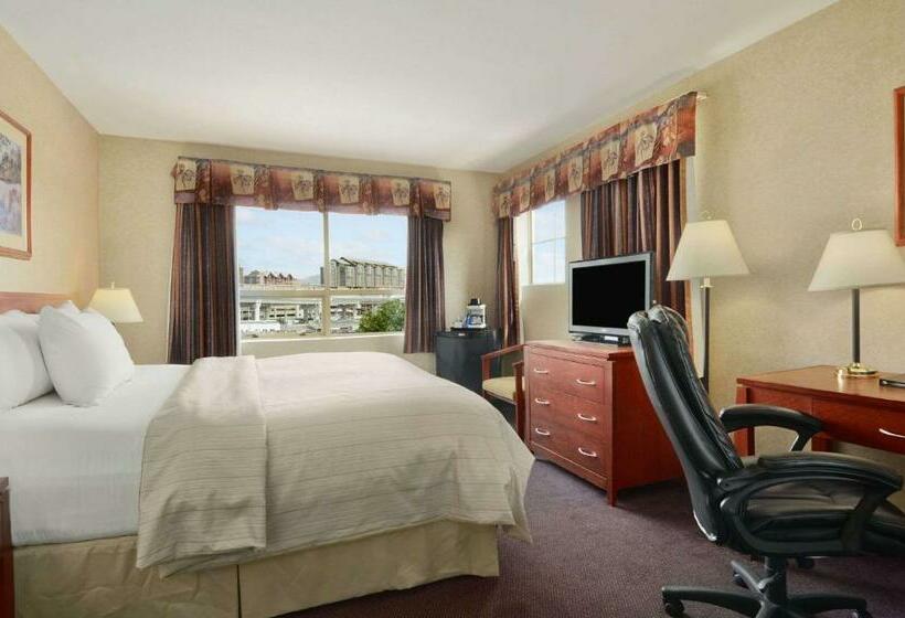 اتاق استاندارد با تخت بزرگ, Days Inn By Wyndham Vancouver Airport