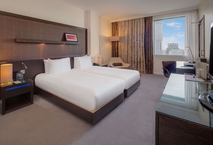 Номер Стандарт, Hilton London Canary Wharf