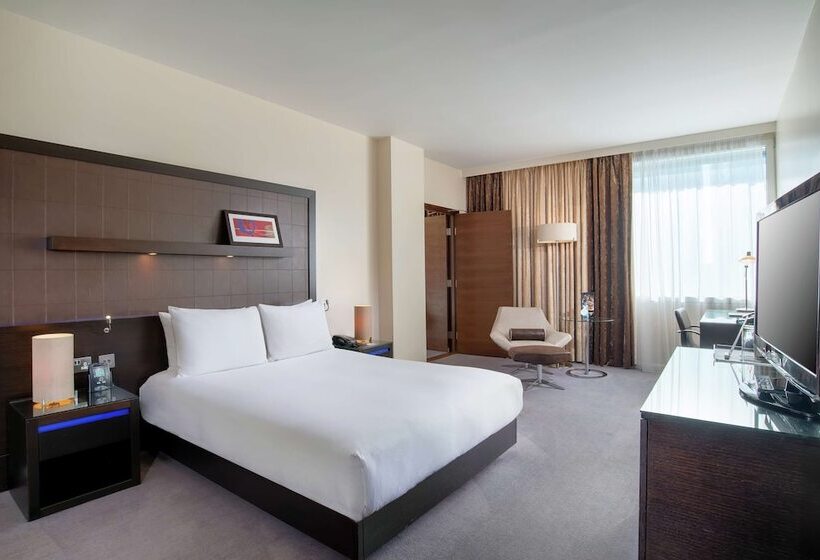 Family Connecting Room, Hilton London Canary Wharf