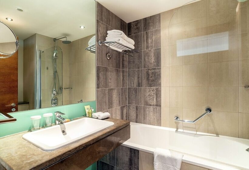 Номер Deluxe, Hilton London Canary Wharf