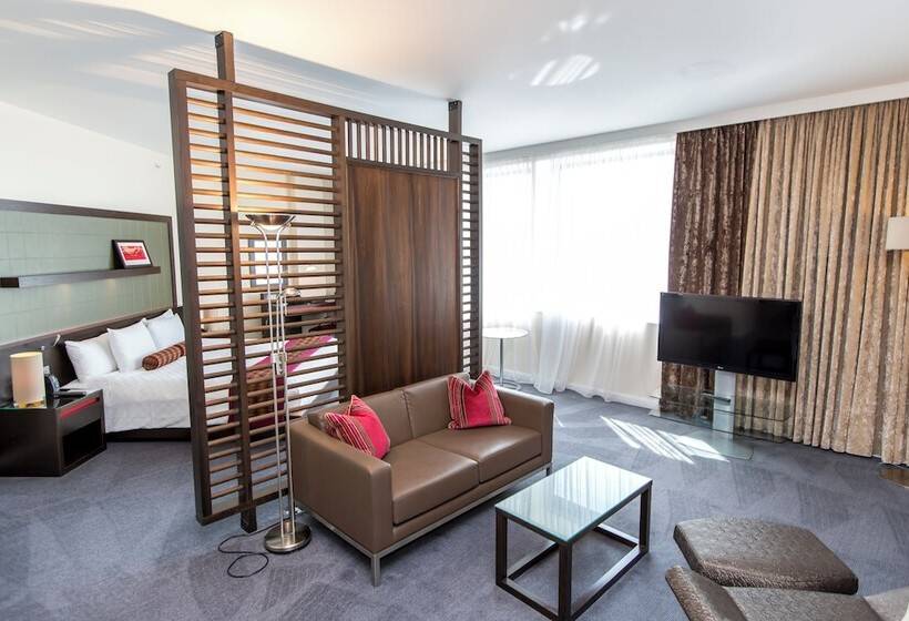 Семейный Номер, Hilton London Canary Wharf