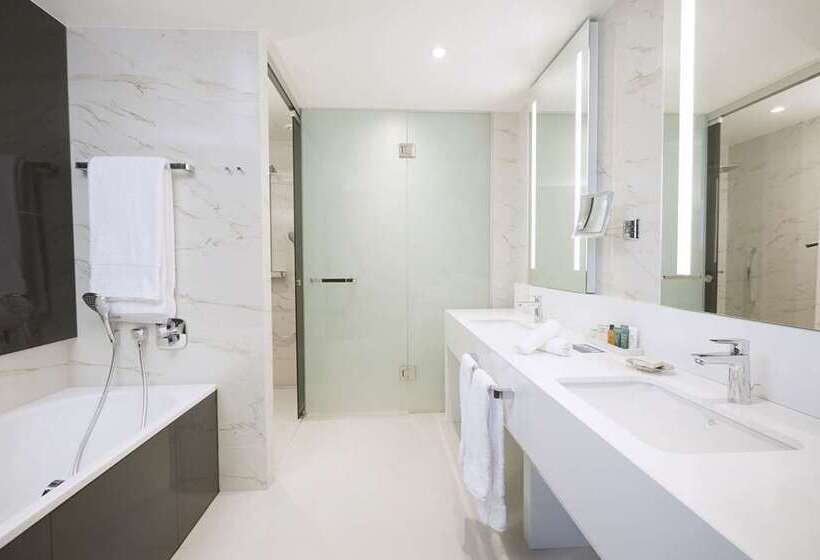 Семейный Номер, Hilton London Canary Wharf