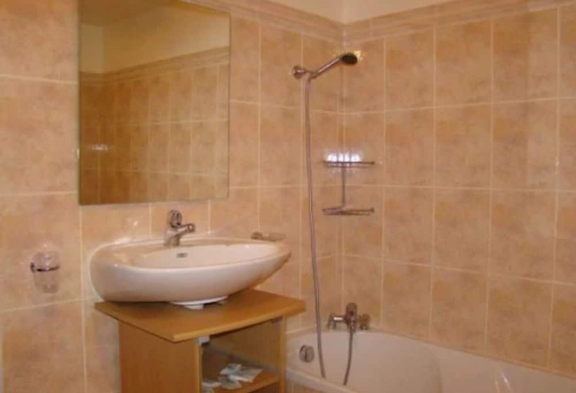 اتاق استاندارد چهار تخته, Hôtel Sampiero