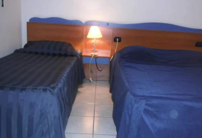 اتاق استاندارد سه نفره, Hôtel Sampiero