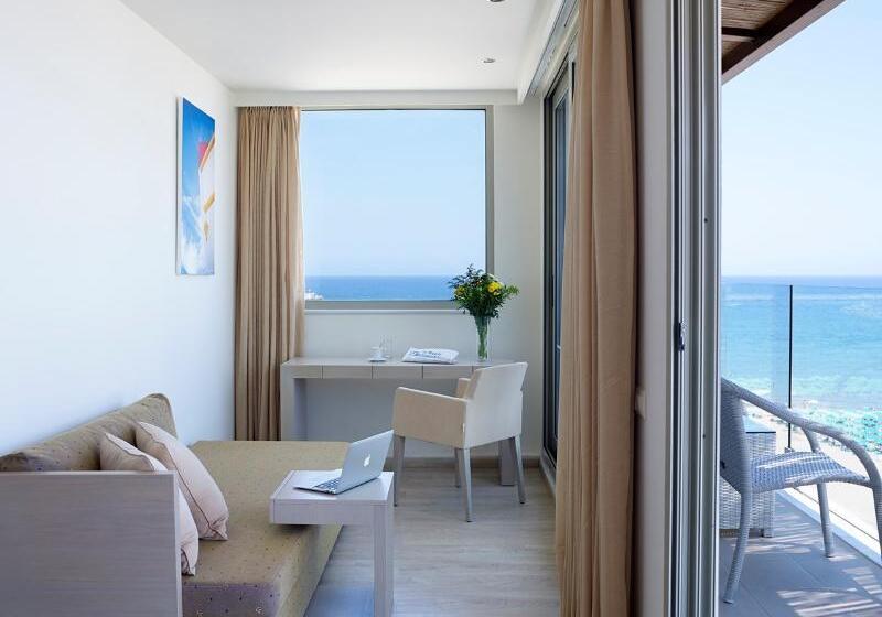 디럭스 스위트, Kriti Beach