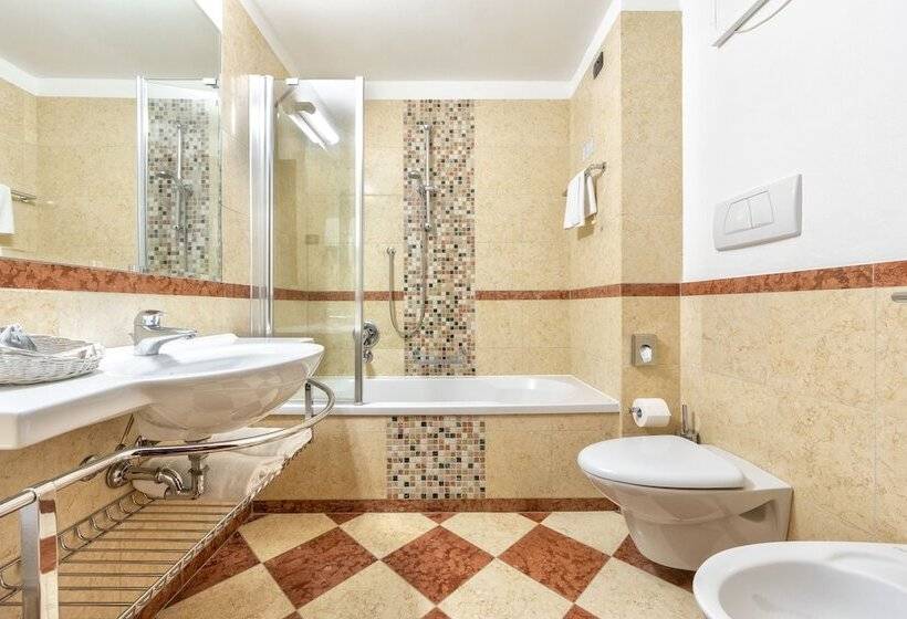 اتاق کلاسیک, Villa Malaspina