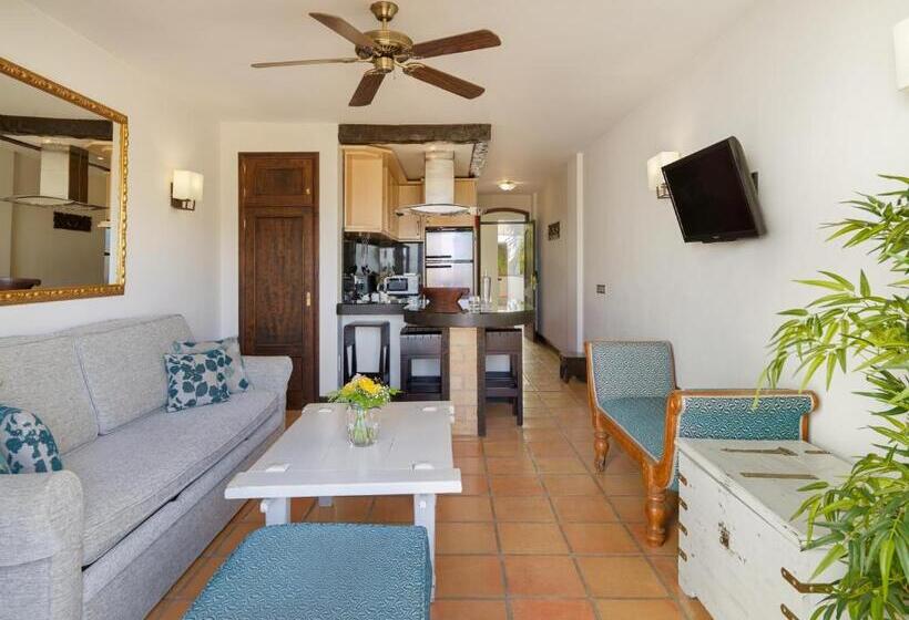 דירת שלושה חדרים, Regency Country Club, Apartments Suites