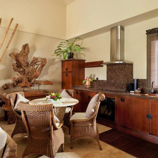 Вилла с 1 спальней и бассейном, Royal Garden Villas, Luxury