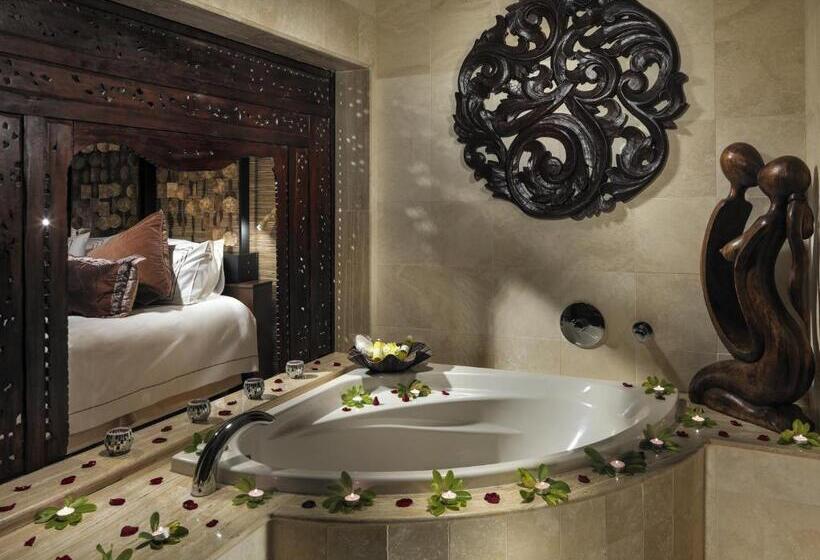 Вилла с 1 спальней и бассейном, Royal Garden Villas, Luxury