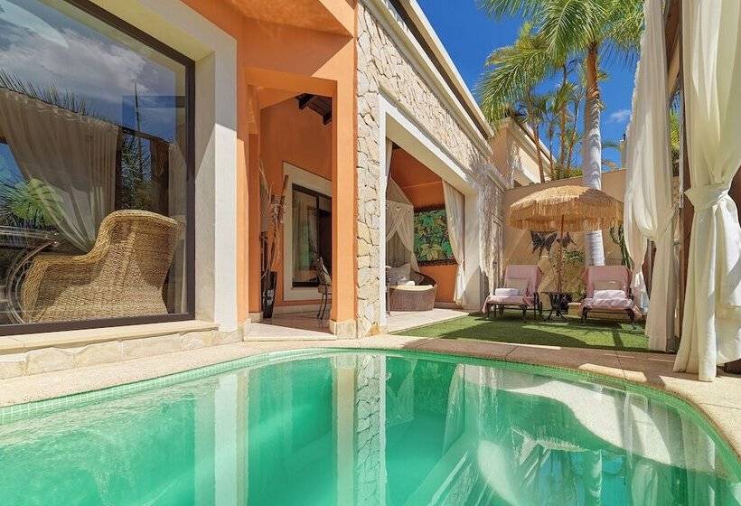 Вилла с 1 спальней и бассейном, Royal Garden Villas, Luxury