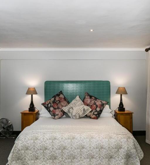 اتاق استاندارد, Hide Away Guest House