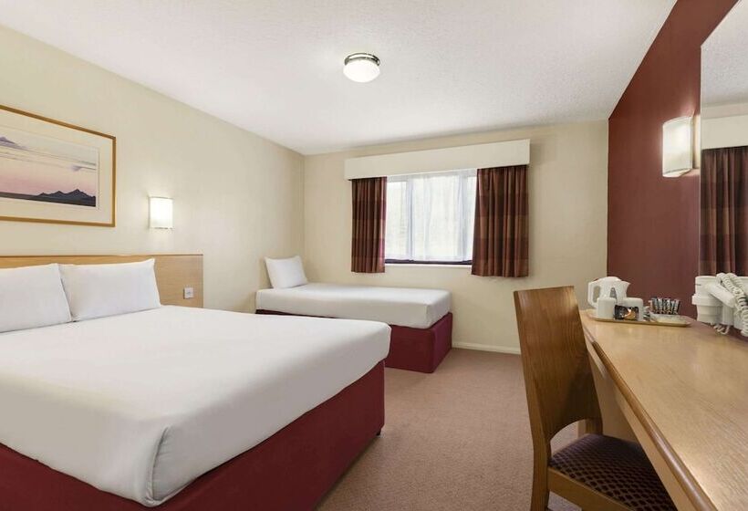Семейный Номер, Days Inn Hotel Warwick South   Southbound M40
