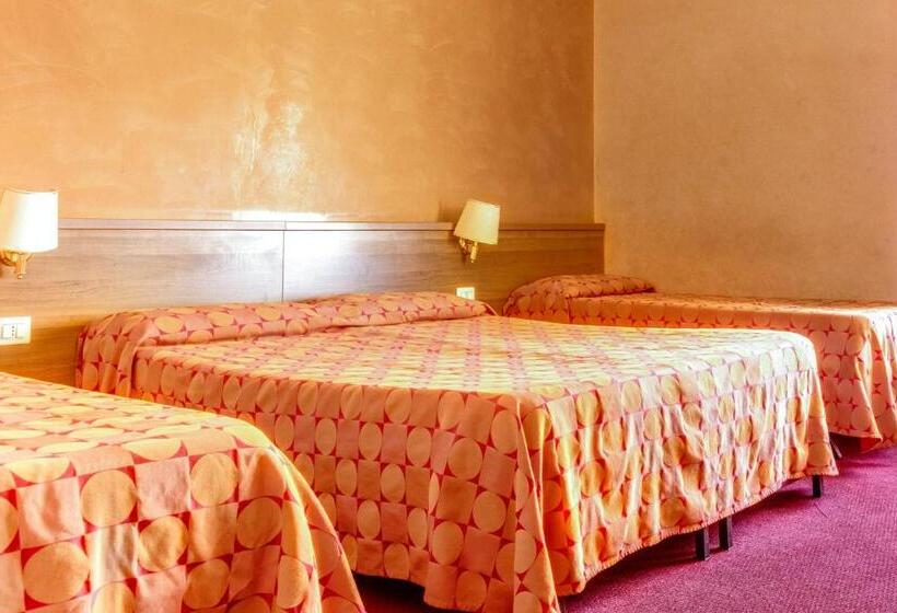 اتاق پنج‌تخته استاندارد, New Morpheus Rooms