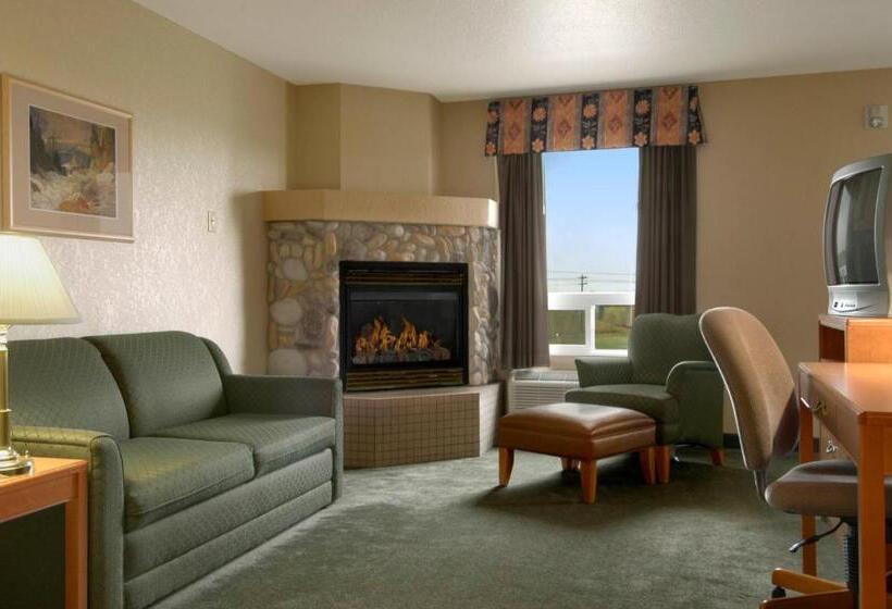キングサイズベッドのデラックススイート, Days Inn By Wyndham Red Deer