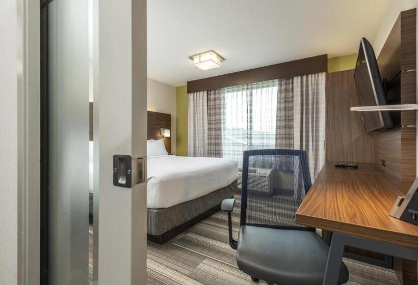 سوییت, Holiday Inn Express & Suites Medicine Hat, An Ihg