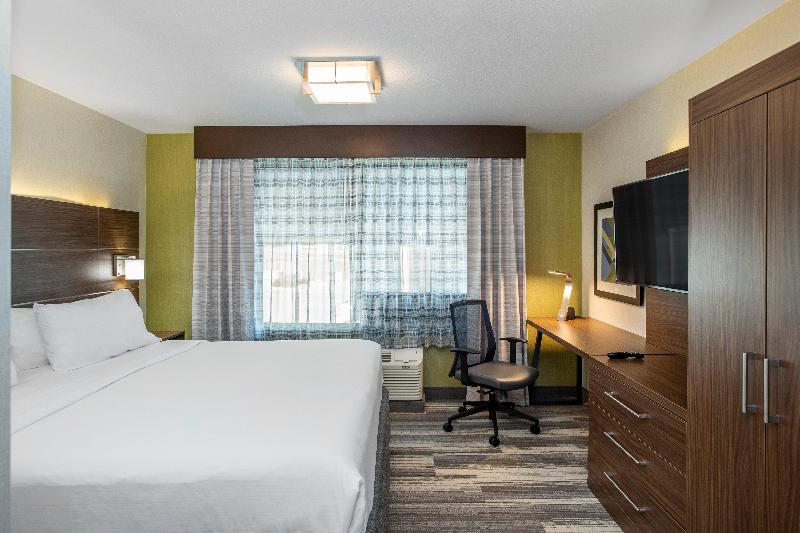 اتاق استاندارد با تخت بزرگ, Holiday Inn Express & Suites Medicine Hat, An Ihg