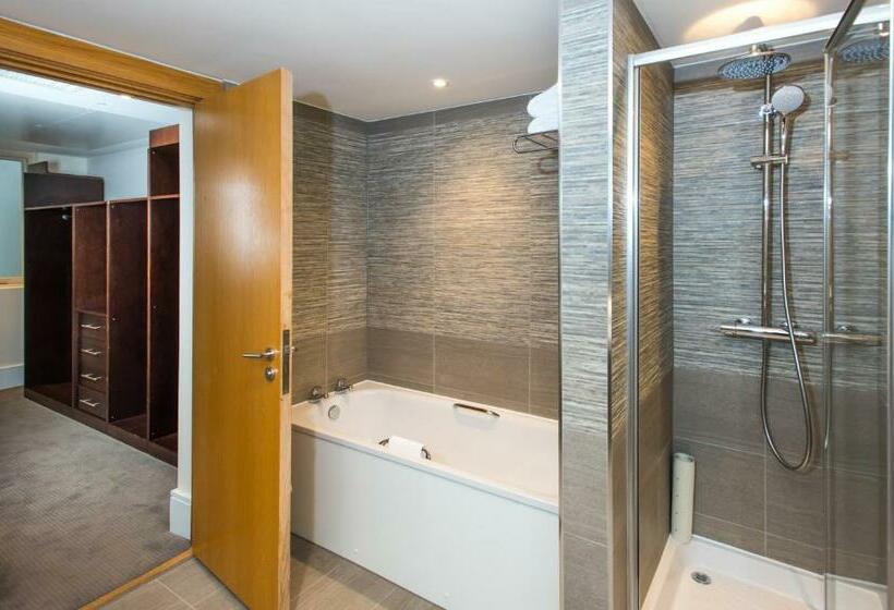 Camera Executive, The Park City Grand Plaza Kensington