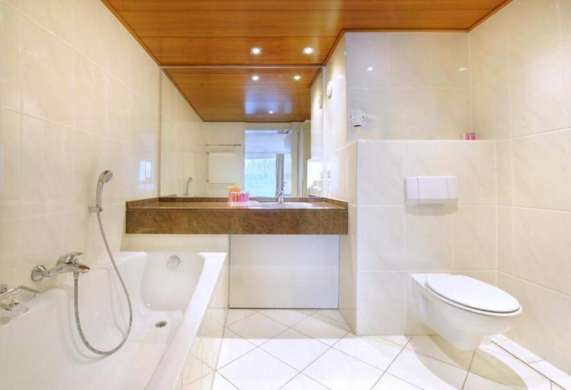 Номер Deluxe Кровать Кинг, Van Der Valk Hotel Leusden   Amersfoort