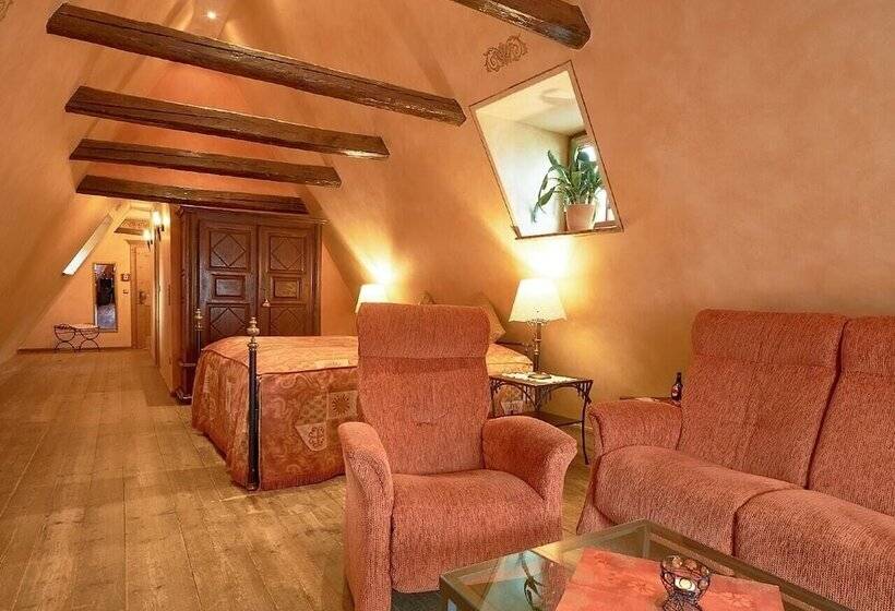 جناح, Historik Hotel Gotisches Haus Garni