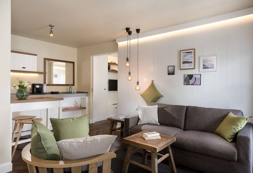 سوییت, Loev   Vela Hotels
