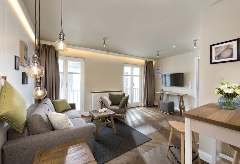 سوییت, Loev   Vela Hotels