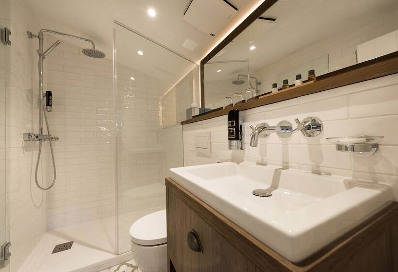 سوییت, Loev   Vela Hotels