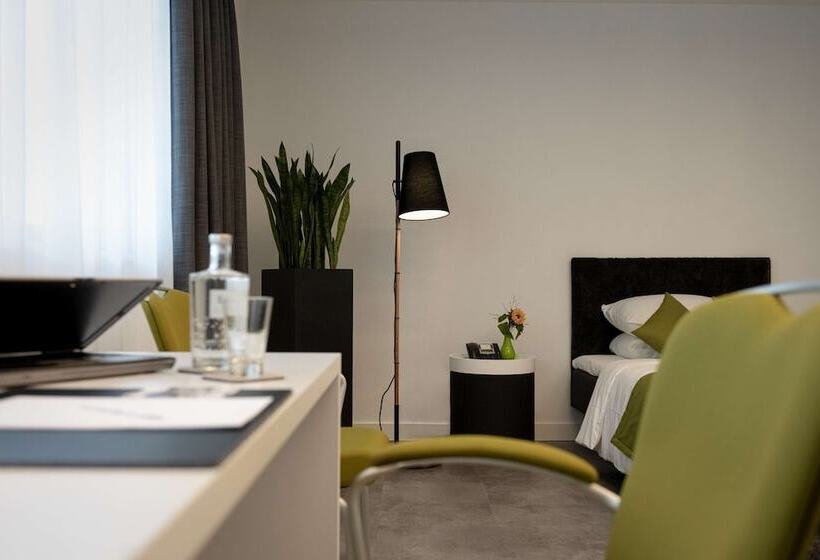 Номер Комфорт, Tulip Inn Hotel Düsseldorf Arena