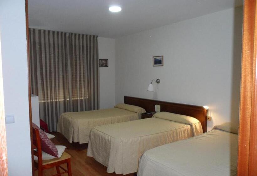 스탠다드 트리플 룸, Hostal Coruña