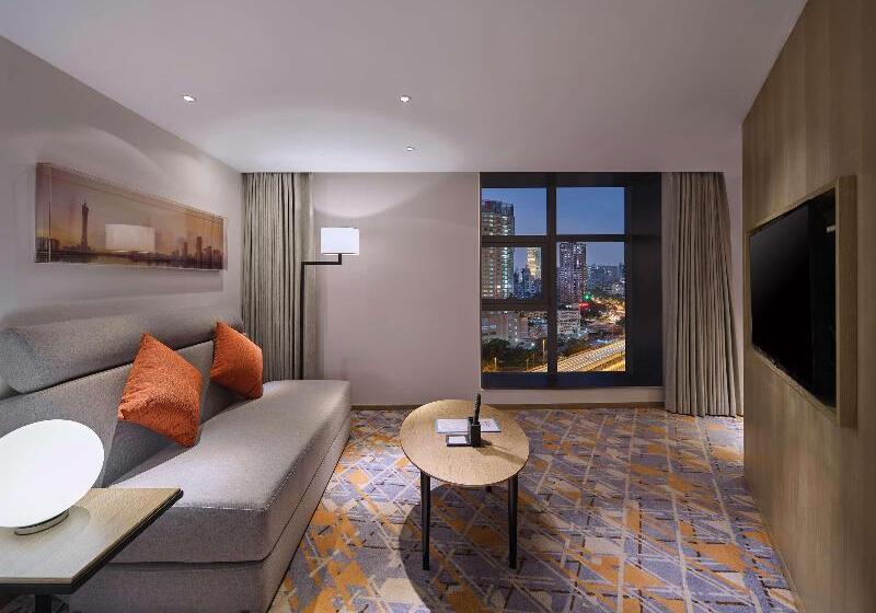 Люкс Кровать Кинг, Hilton Garden Inn Guangzhou Tianhe