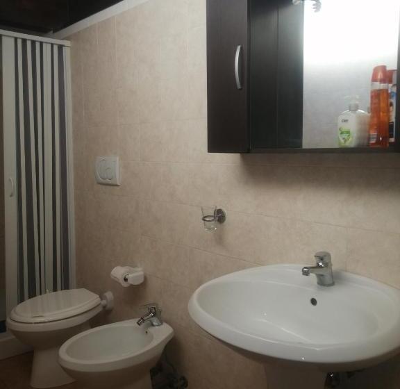 اتاق استاندارد سه نفره, Holiday Residence