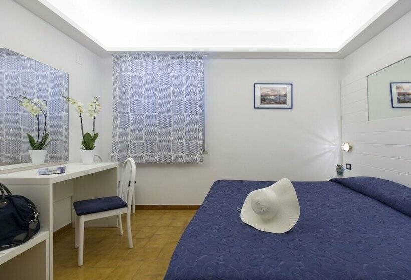 标准三人间, Il Faro