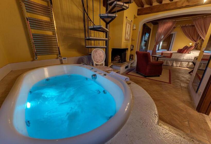 キングサイズベッドのスイートルーム, Palazzo Del Capitano Wellness & Relais   Luxury Borgo Capitano Collection