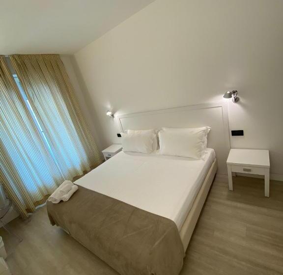 اتاق اکونومی, Venere Azzurra