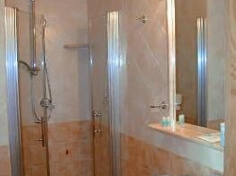 غرفة ديلوكس ثلاثية, Villa Gustui Maris