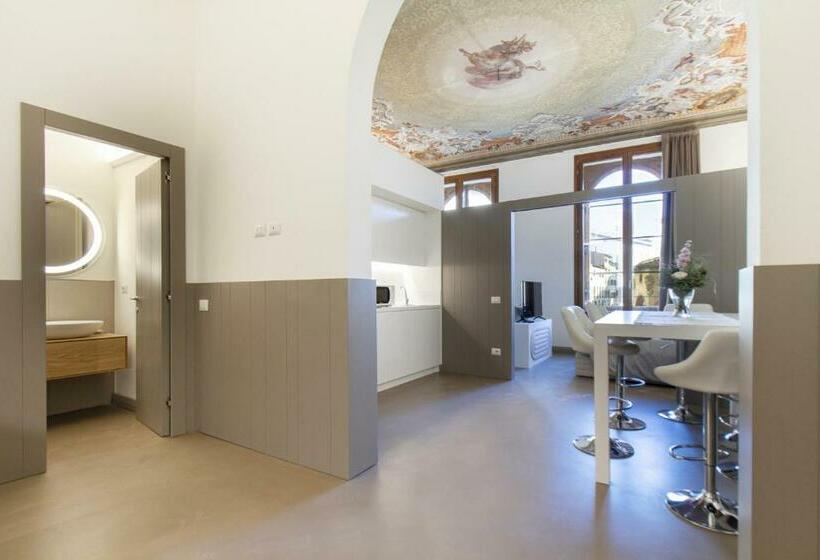 سوئیت دلوکس 2 خوابه, Palazzo Dei Ciompi Suites
