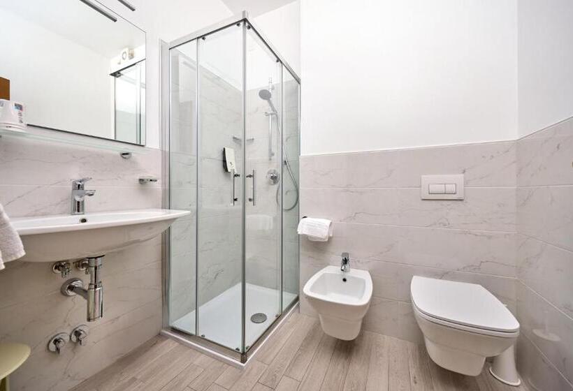 Quarto Triplo Estandar, Astoria   3stelle S
