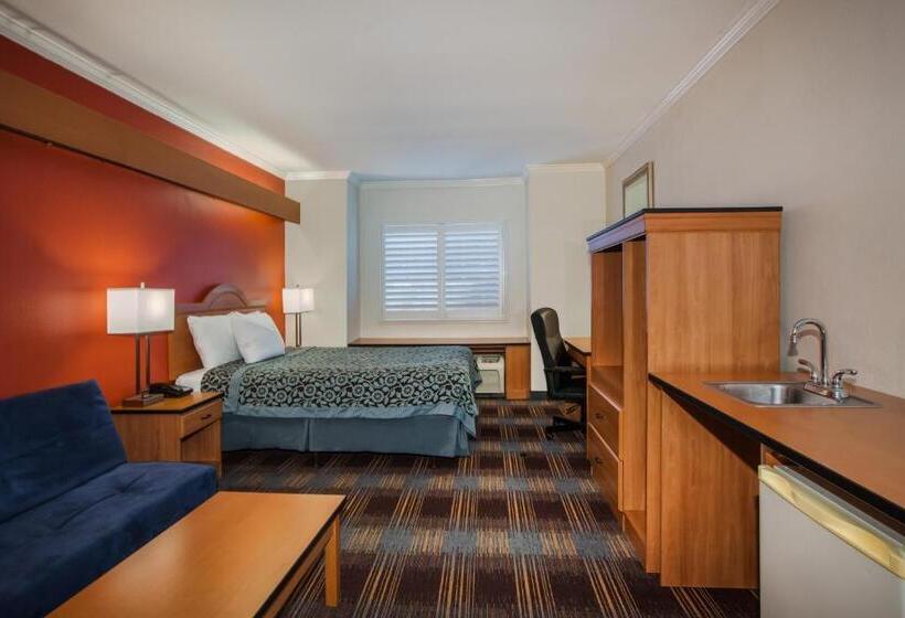 Suite, Days Inn & Suites By Wyndham Antioch
