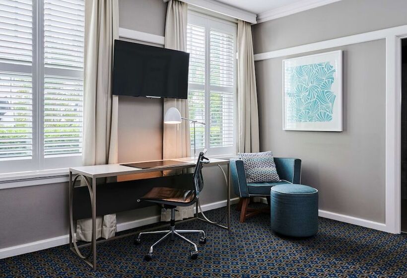 غرفة عائلية متصلة, Kurrajong Canberra