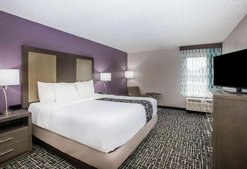 اتاق استاندارد با تخت بزرگ برای معلولان, La Quinta Inn By Wyndham Davenport & Conference Center