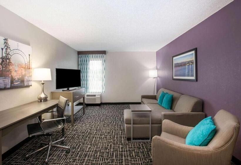 Deluxe Suite King Bed, La Quinta Inn By Wyndham Davenport & Conference Center