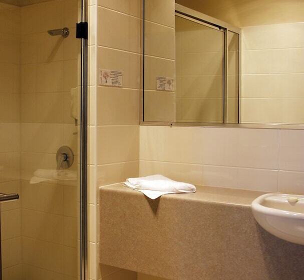 패밀리 룸, Pittsworth Motor Inn