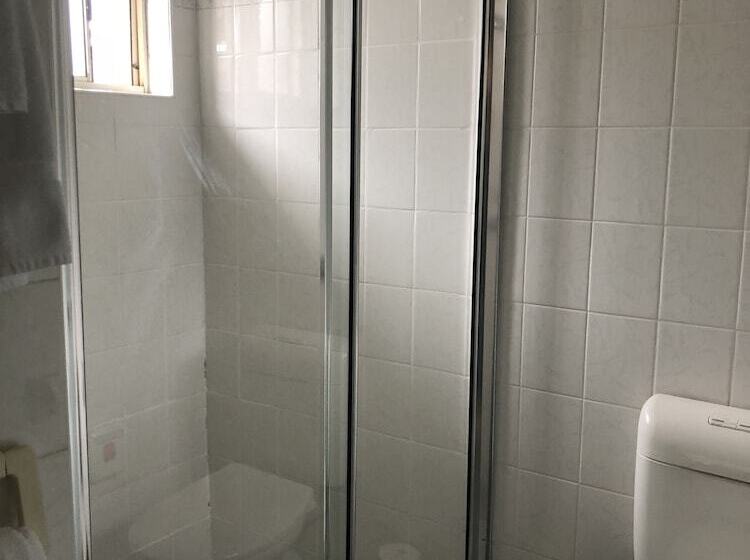 Номер Стандарт, The Crossing Motel