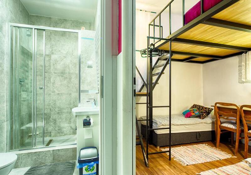 Апартаменты 2 Спальни, Old Town Kanonia Hostel & Apartments
