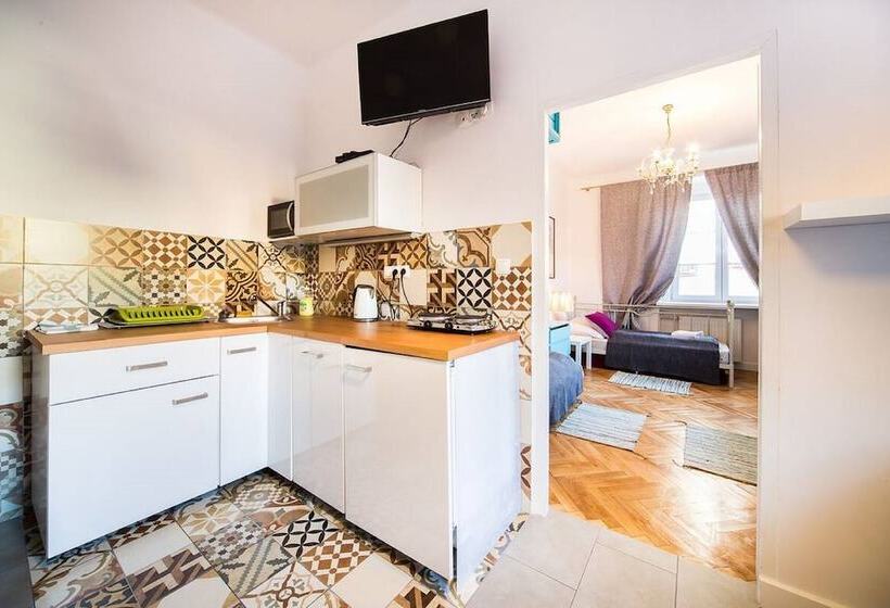 Апартаменты Basic 1 Спальня, Old Town Kanonia Hostel & Apartments