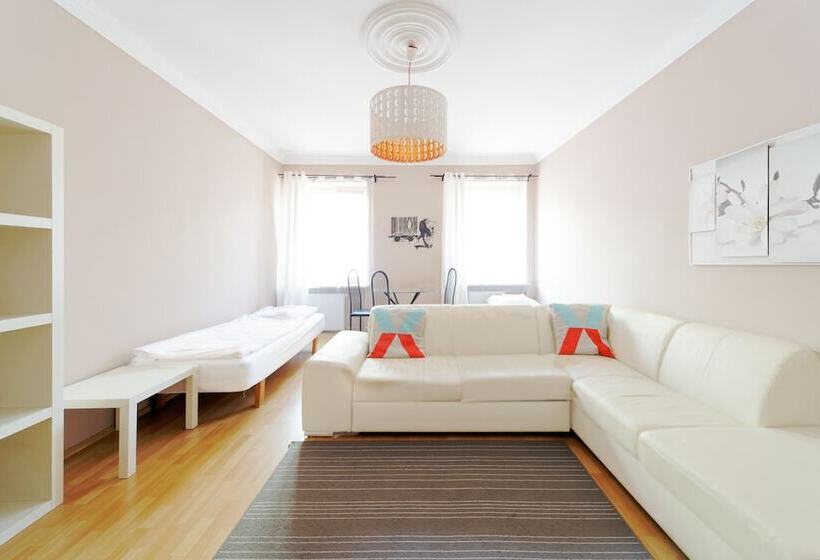 Апартаменты Basic 1 Спальня, Old Town Kanonia Hostel & Apartments