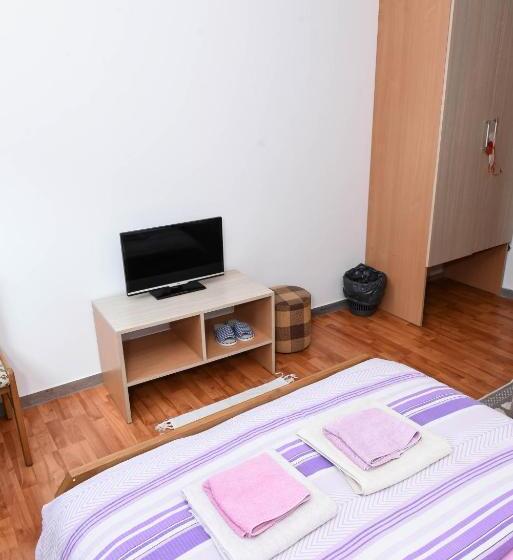 اتاق استاندارد یک نفره, Sobe Sa Kupatilom Jajce