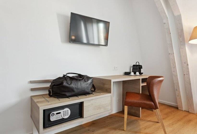 Номер Стандарт, Hôtel De La Couronne