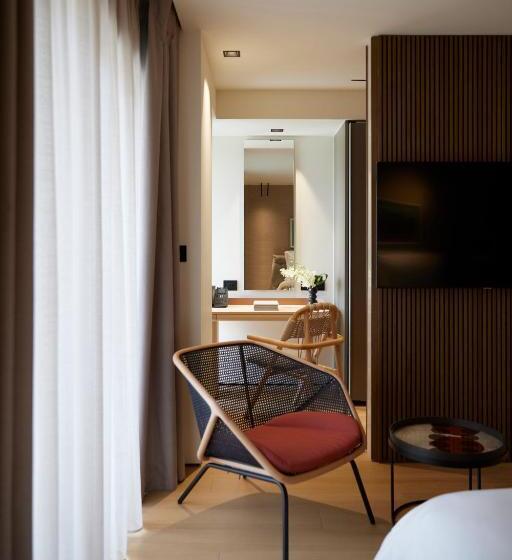 سوئیت با چشم‌انداز, Dusit Suites Athens