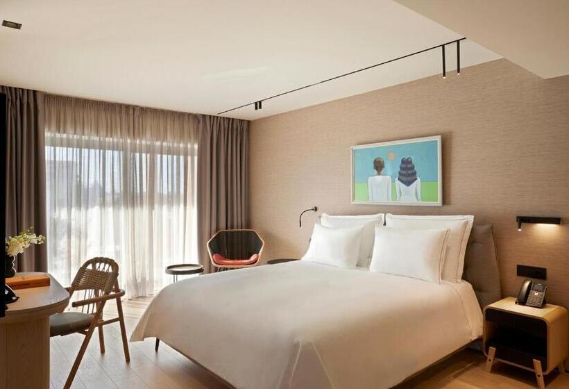 مجموعه ویستا شهر, Dusit Suites Athens